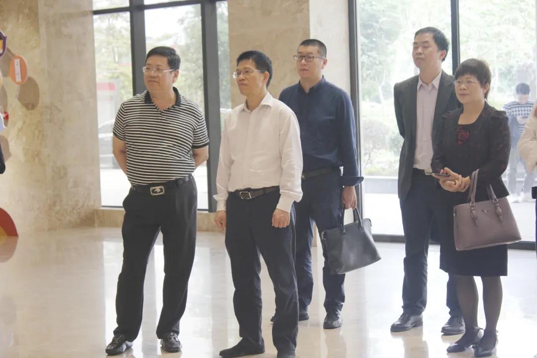 校企合作譜新篇，互利共贏謀發(fā)展 | 廣西大學寧旭初總會計師一行蒞臨皇氏集團交流指導