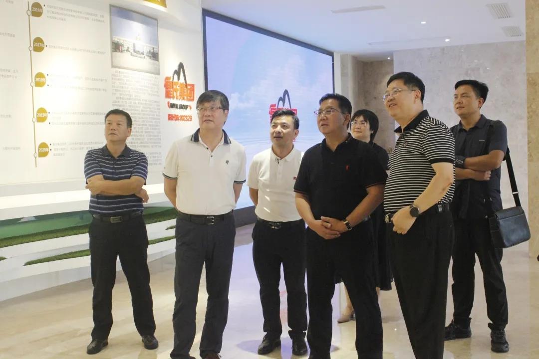 大理州人民政府黨組成員、一級(jí)巡視員吉向陽率考察組蒞臨皇氏集團(tuán)考察調(diào)研