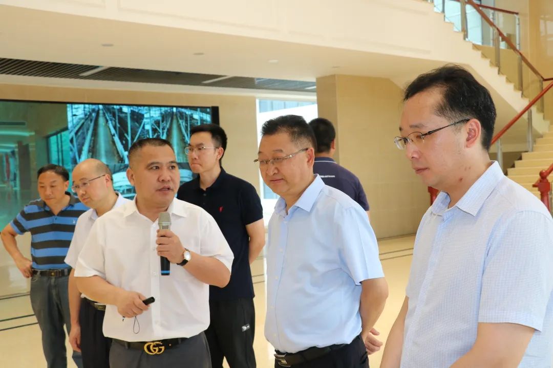 貴州省紀委省監(jiān)委派駐第十三紀檢組、省工信廳一行蒞臨皇氏集團遵義乳業(yè)調(diào)研