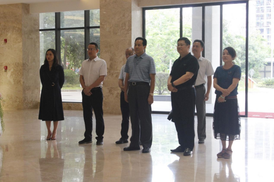 自治區(qū)政協(xié)副主席、黨組副書記黃世勇一行蒞臨皇氏集團調研指導