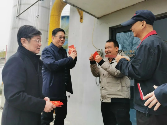 聲聲問候傳真情，濃濃關(guān)懷暖人心丨皇氏集團領(lǐng)導(dǎo)新春慰問在崗員工