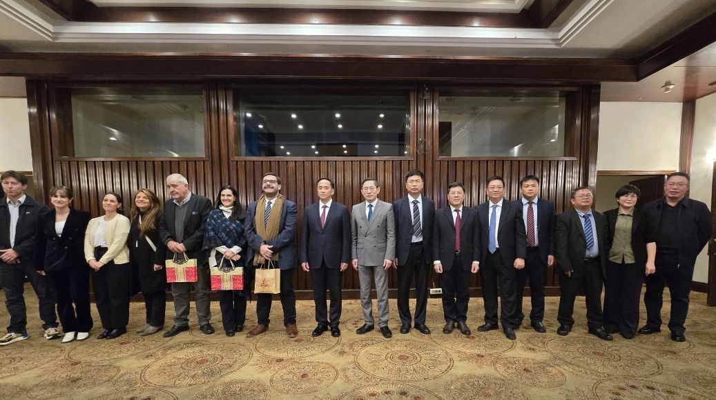黃嘉棣董事長(zhǎng)隨廣西壯族自治區(qū)政府代表團(tuán)訪問(wèn)烏拉圭，并應(yīng)邀參加相關(guān)活動(dòng)