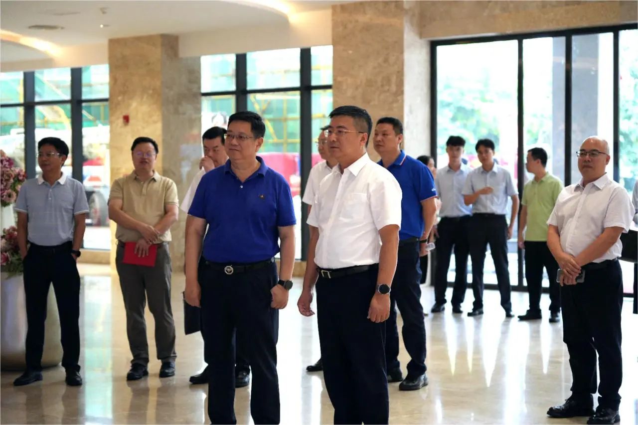 中國農(nóng)業(yè)銀行廣西區(qū)分行黨委書記、行長張清蒞臨皇氏集團調(diào)研指導